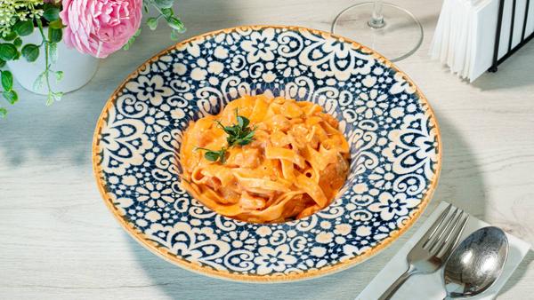 Tagliatelle cu somon si măsline